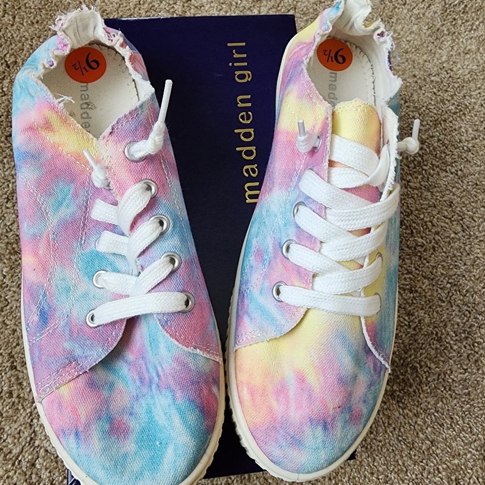 Madden Girl Mashaa Tie Dye sneakers 9 1/2 womens